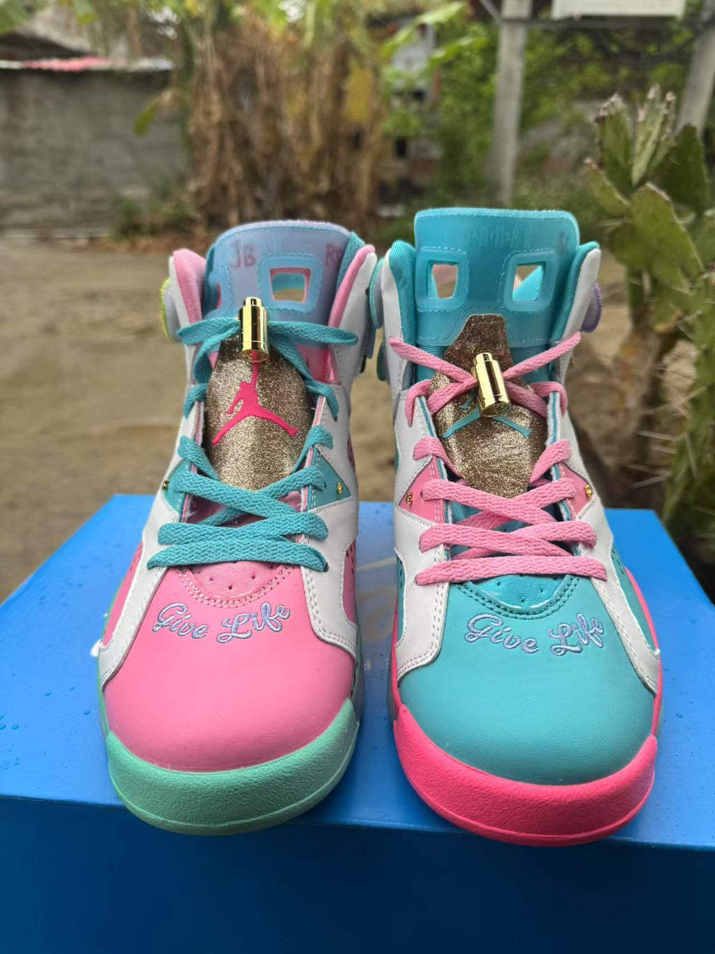 Air Jordan 6 Retro Sneakers - Blue/Pink