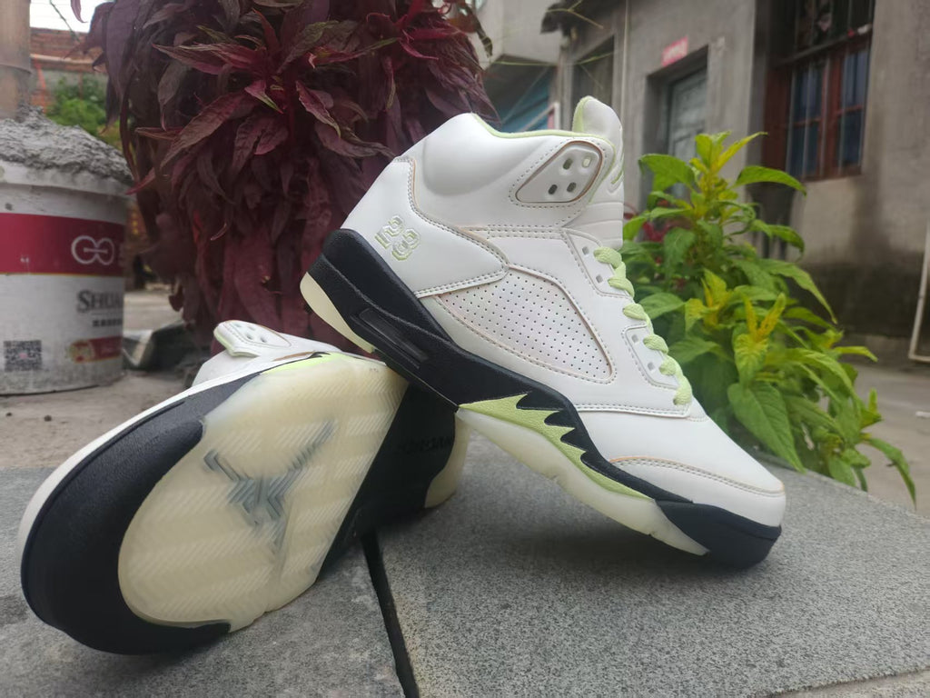 Air Jordan 5 Retro Sneakers - Pale Green