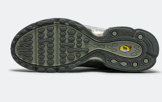 Nike Air Max Plus VII Sneakers - Smokey Grey/Metallic Silver/Iron Grey